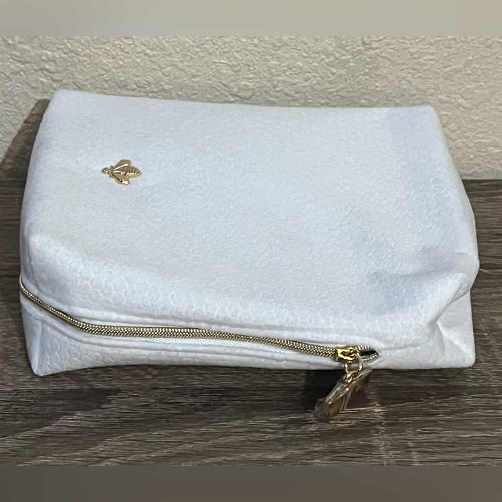 (2) NWOT GUERLAIN PARIS Bee Makeup Cosmetic Bags - Picture 11 of 12